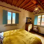 Two Bedroom With Breathtaking Views Large Balcony In A Cool Umbrian Village *