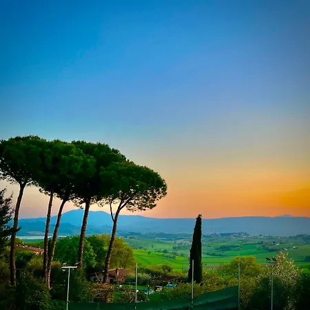 Апартаменты Two Bedroom With Breathtaking Views Large Balcony In A Cool Umbrian Village *