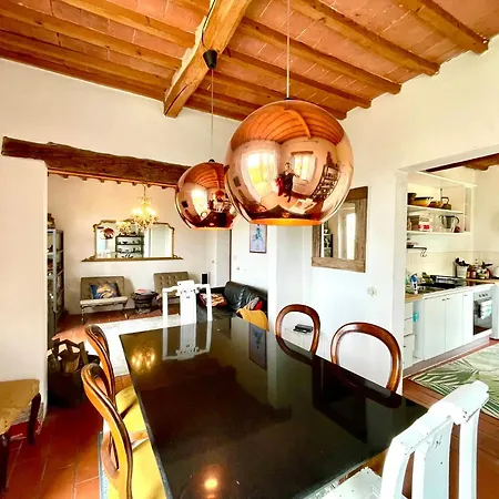 Two Bedroom With Breathtaking Views Large Balcony In A Cool Umbrian Village