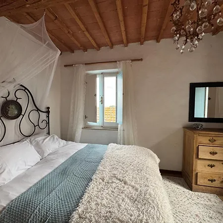 Two Bedroom With Breathtaking Views Large Balcony In A Cool Umbrian Village Апартаменты *